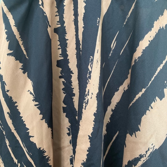 👗 URBAN OUTFITTERS REVERSE ZEBRA HI LOW DRESS - Picture 4 of 5